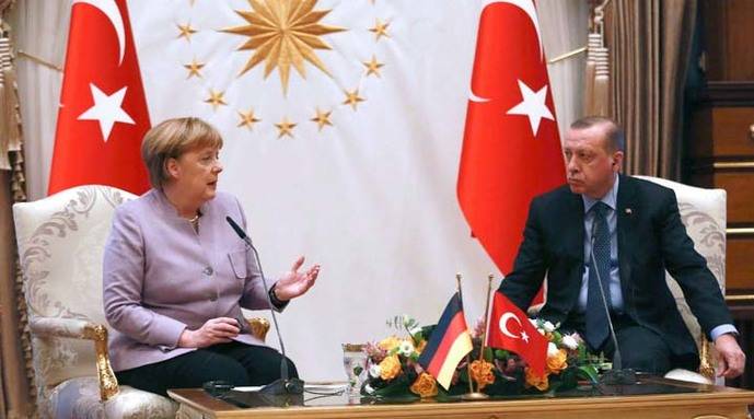 Merkel expresa ante Erdogan su preocupación por la libertad de prensa en Turquía