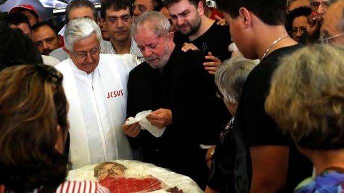 Lula: 'Mi esposa murió triste por las maldades que sufrió'