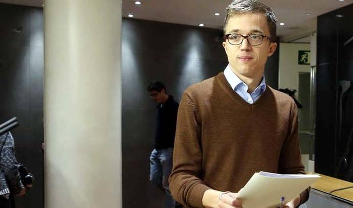 Errejón, sobre el CIS: 'El PSOE que ha investido a Rajoy y aprobado los rescates de Montoro repunta un punto y medio'