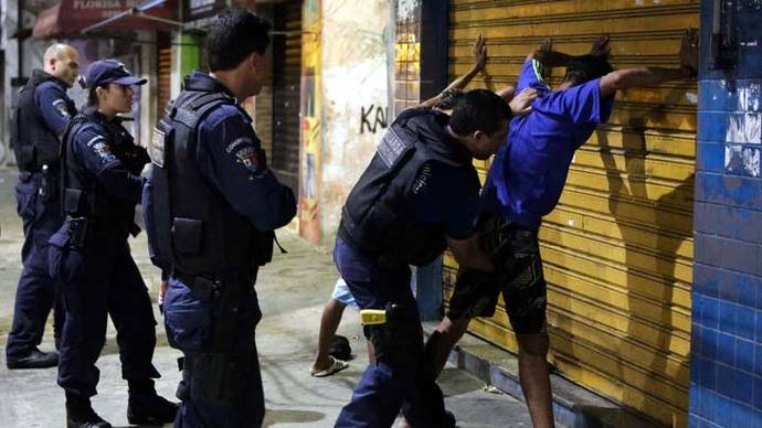 Caos en ciudad brasileña sin policías deja cerca de 90 muertos