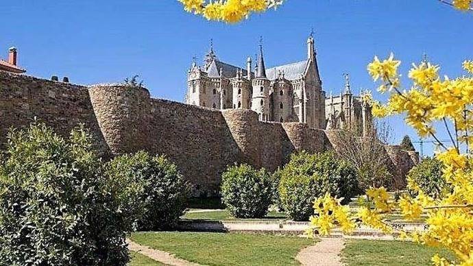 Astorga, una Ciudad Bimilenaria en el Camino de Santiago. De Roma a Gaudí