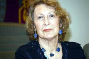 María Pilar Cavero, autora del poemario “Se nos fue con sus rosas”