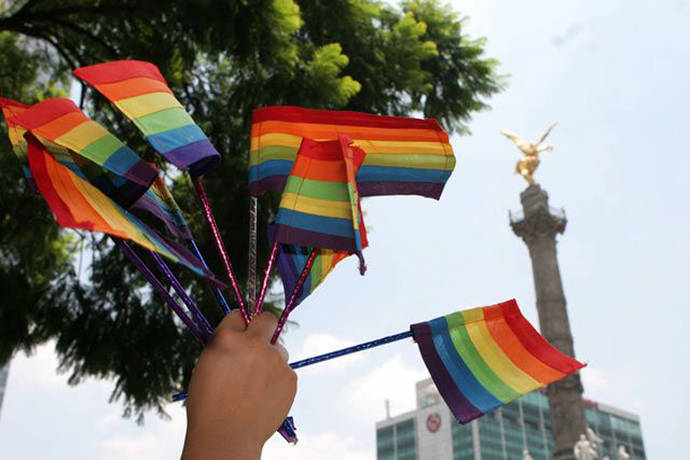 Ciudad de México promulga una constitución 'histórica' para el movimiento feminista y LGTBI