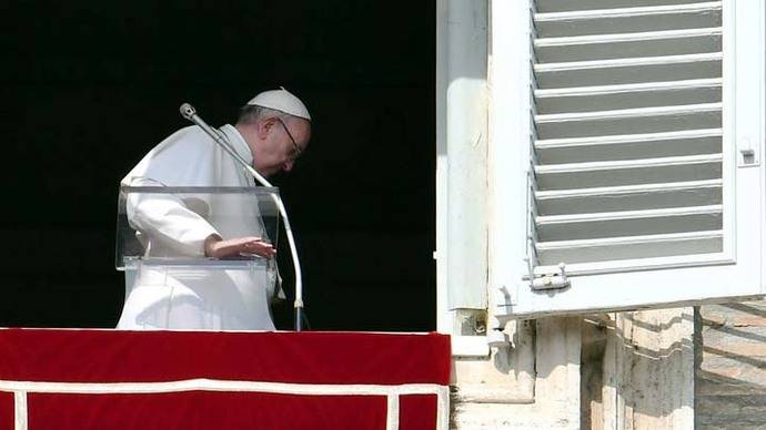 Papa lamenta banalización de 'injurias' tras ataques anónimos en su contra