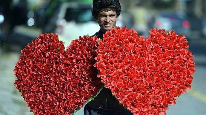 Pakistán prohíbe celebrar San Valentín en su capital