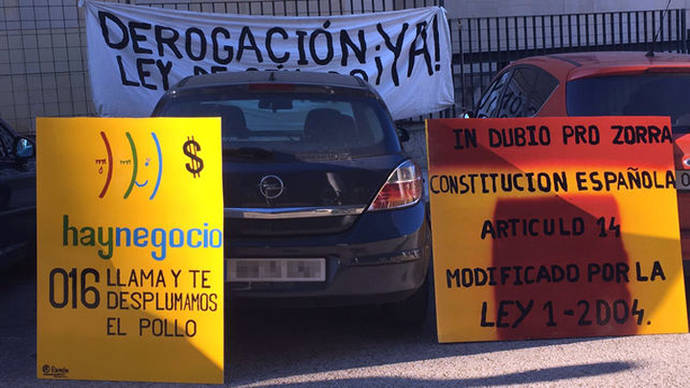 Carteles colocados en los Juzgados de Violencia sobre la Mujer de Madrid