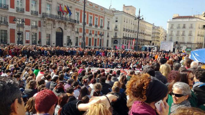 Decenas de personas se concentran en la Puerta del Sol de Madrid para luchar contra la violencia machista/ DEMOCRACIA REAL YA MADRID 