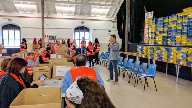 Imagen de los voluntarios en la Nave de Terneras