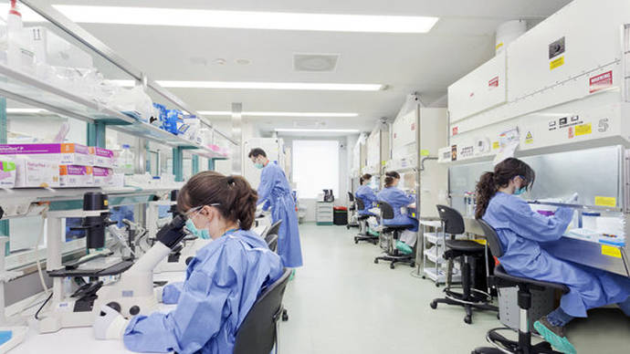 Imagen del laboratorio/ IRSICAIXA