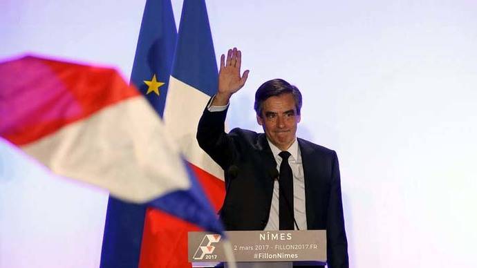 La policía francesa revisa domicilio del candidato conservador Fillon