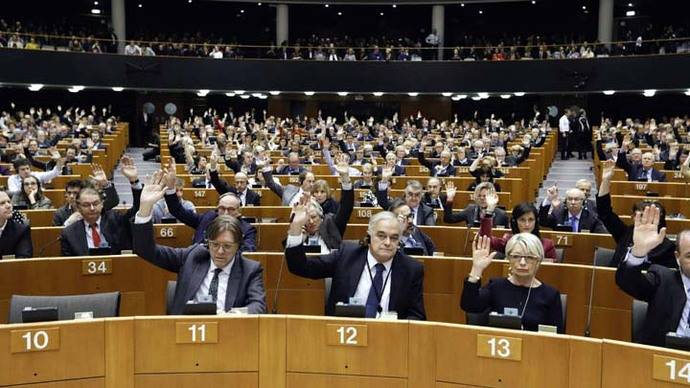 Los eurodiputados quieren imponer visas a los estadounidenses