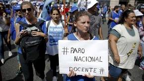 Argentinos toman las calles de Buenos Aires para reclamar aumento salarial
