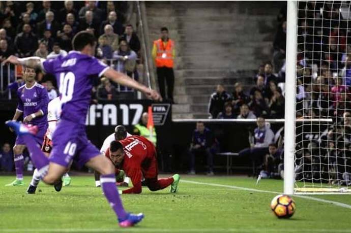 Con James de titular, el Real Madrid cayó ante Valencia