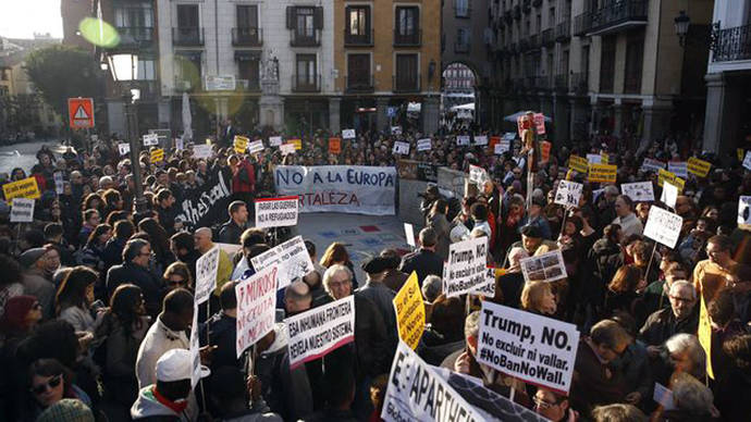 Concentraciones por toda España protestan contra la actitud política con los refugiados