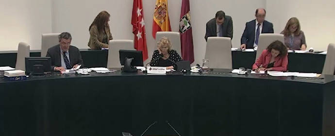 Pleno del Ayuntamiento de Madrid con la alcaldesa Manuela Carmena al frente