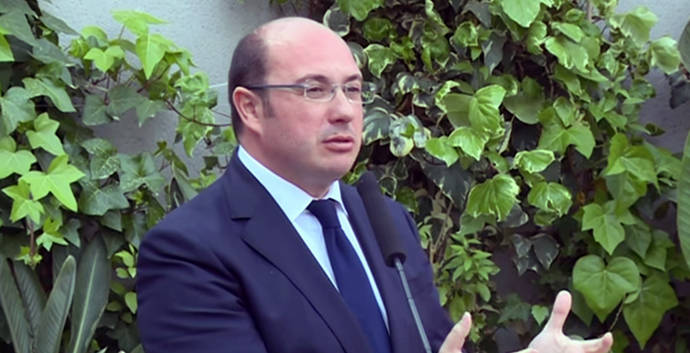 Pedro Antonio Sánchez compareciendo ante los medios tras su declaración oral por el caso Auditorio