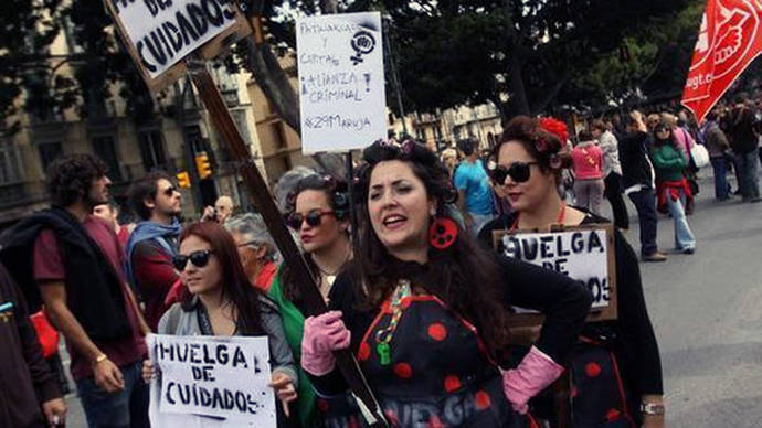 Participantes en una huelga de cuidados en Málaga