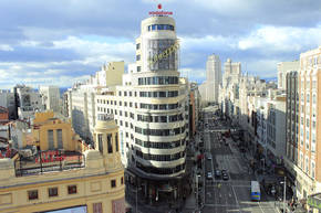 Los madrileños avalan la ampliación de aceras de la Gran Vía en la consulta ciudadana