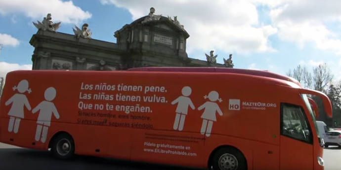 Polémico autobús con su mensaje tránsfobo