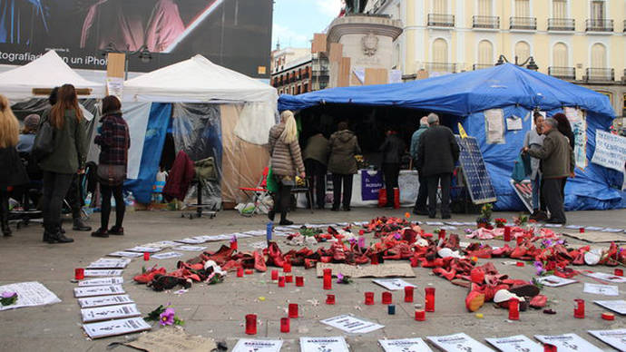 Las mujeres de la Puerta del Sol finalizan la huelga de hambre