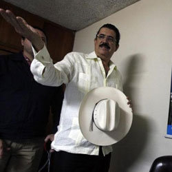 Zelaya fue derrocado y expulsado del país el 28 de junio pasado, y desde el 21 de septiembre permanece en la Embajada de Brasil en Tegucigalpa. 