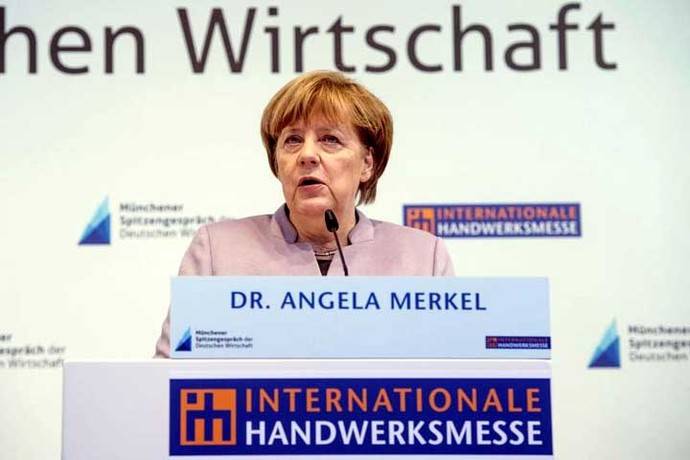 Merkel considera aberrantes acusaciones del presidente turco