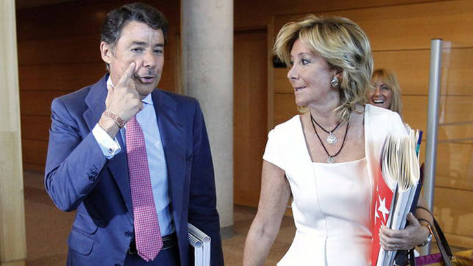 El expresidente de la Comunidad de Madrid, Ignacio González, y la portavoz del PP en el Ayuntamiento, Esperanza Aguirre