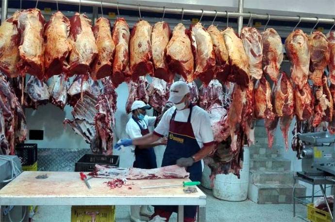 Escándalo por posible carne adulterada exportada por Brasil