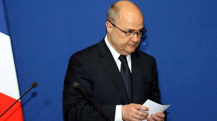 El ministro francés de Interior dimite acosado por sospecha de corrupción