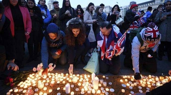 Londinenses rindieron homenaje a las víctimas del atentado