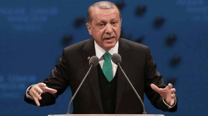 Erdogan pide levantar prohibición de laptops y tabletas en vuelos