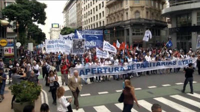 Tens of Thousands of Argentine Teachers March Amid Nationwide Strike