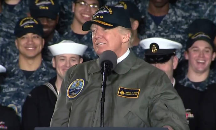 Trump anunció el 'gran resurgir' militar de EEUU en un portaaviones nuclear