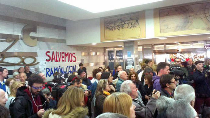 Encierro contra los recortes en el Hospital Ramón y Cajal de Madrid