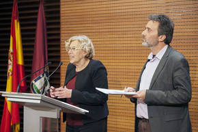 Carmena se sacude la presión de PP, PSOE y Ciudadanos y mantiene a Mauricio Valiente al frente de Derechos Humanos