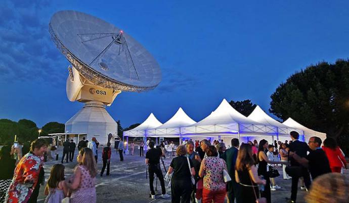 Ambiente del evento 'Vals hacia el espacio'