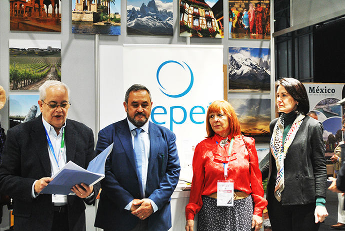 FEPET firma un acuerdo para incentivar la gestión turística de Destinos Rurales
