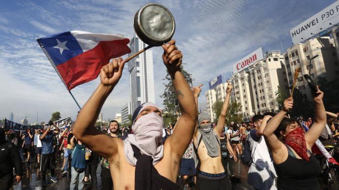El "estallido social" de octubre 19 se debió al descontento de las capas medias chilenas...