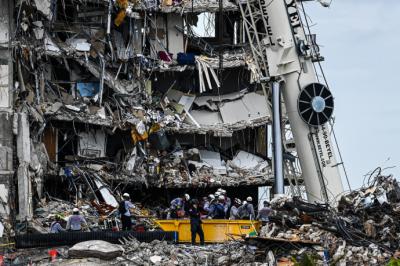 Hallan más cuerpos en escombros de edificio derrumbado en Florida