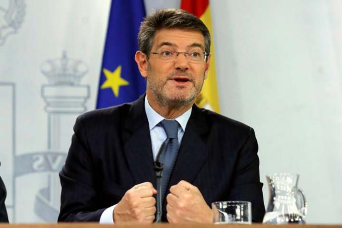 El Gobierno y el PP evitan salir a respaldar a Catalá mientras jueces y fiscales piden su dimisión