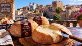Torta del Casar: el tesoro cremoso que convirtió la tradición quesera de Cáceres en prestigio gastronómico