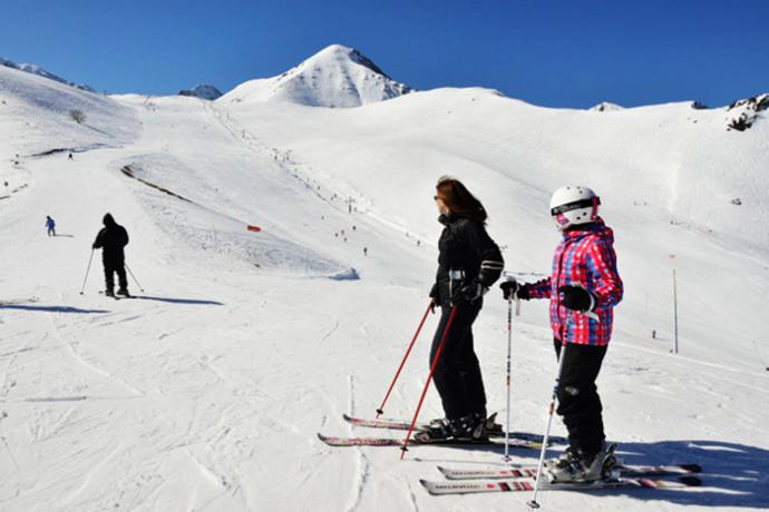 Val Louron desafía a los gigantes blancos: el arte de esquiar sin multitudes en el corazón del Pirineo