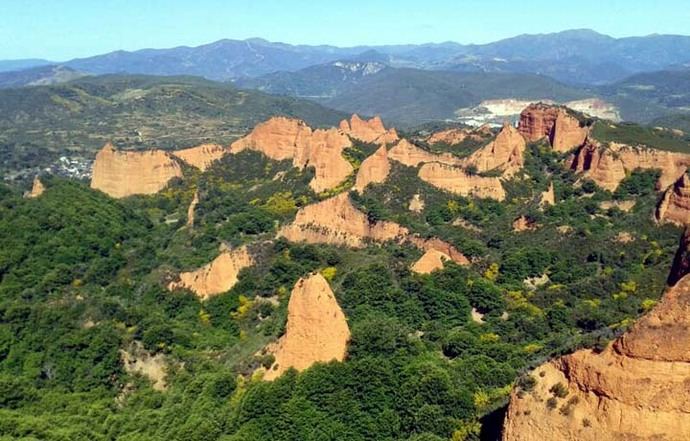 Las Médulas reciben 100.000 visitantes al año