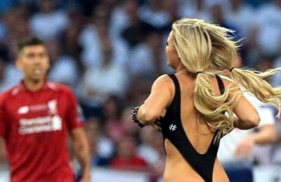 Más de 700 mil seguidores y promotora de sitio porno: ella es la mujer que invadió la cancha en la final de la Champions