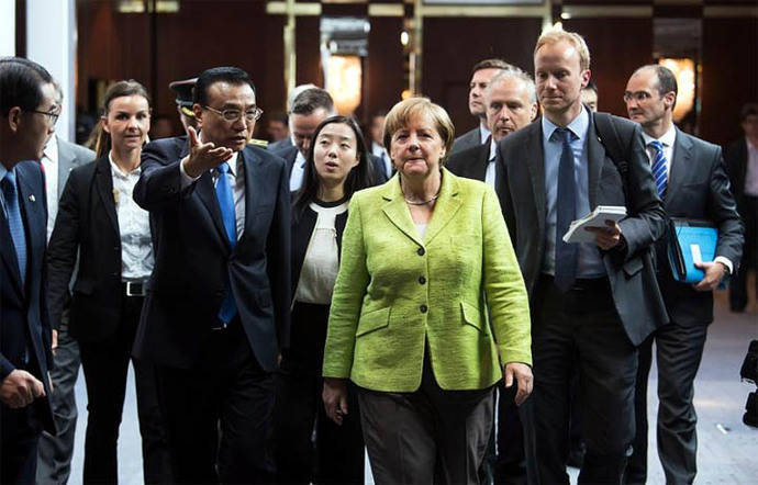 El primer ministro chino Li Keqiang y su colega alemana Angela Merkel durante el encuentro de este jueves en Berlín. 