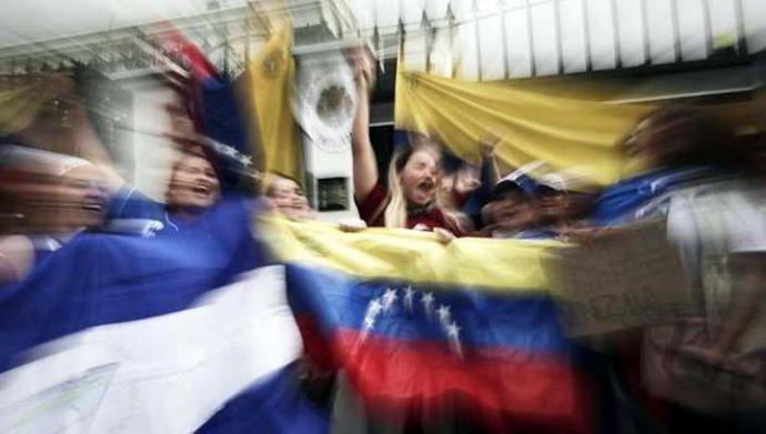 Leopoldo López y su familia dejan la embajada de Chile y se refugian en la de España