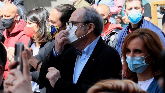 Los candidatos a la Comunidad de Madrid de Unidas Podemos, Pablo Iglesias; PSOE, Ángel Gabilondo, y Más Madrid, Mónica García, participan en la manifestación del Primero de Mayo, convocada este sábado en Madrid. EFE/Fernando Alvarado