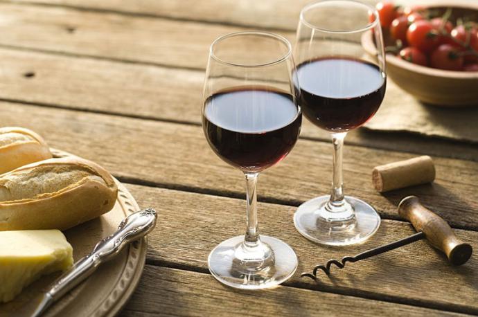 Beneficios del consumo de vino para el desempeño de los deportistas