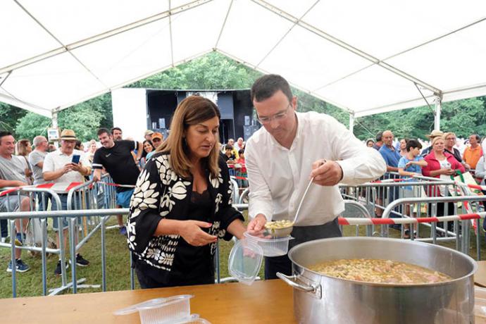 Dos mil raciones se repartieron en la Fiesta del Cocido en el monte de Ucieda