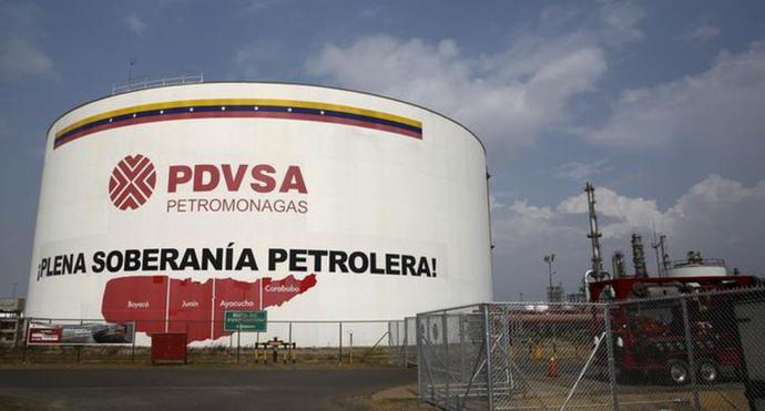 Exportaciones de petróleo de Venezuela caen en junio al mínimo en 77 años